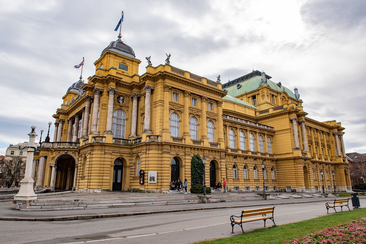 Fotografija prikazuje Hrvatsko narodno kazalište u Zagrebu.
