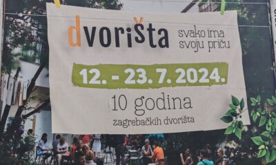 Na slici je plakat za događaj "Dvorišta" koji se održava od 12. do 23. srpnja 2024. godine. Plakat obilježava desetu godišnjicu zagrebačkih dvorišta s natpisom "Svako ima svoju priču." U pozadini plakata je fotografija ljudi koji sjede u dvorištu, uživajući u društvu i opuštenoj atmosferi. Donji dio plakata sadrži logotipe organizatora i kontakte na društvenim mrežama, kao i web stranicu dvorišta.in.