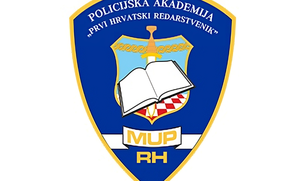 Grb Policijske akademije "Prvi hrvatski redarstvenik" u plavoj boji sa žutom obrubom. U sredini grba nalazi se otvorena knjiga i mač, s natpisima "MUP" i "RH" ispod.