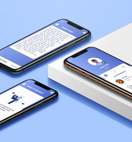 Slika prikazuje tri pametna telefona koja leže na svijetloplavoj podlozi. Na svakom ekranu prikazana je drugačija slika, uključujući profil korisnika, informacije o disleksiji te prikaz teksta za čitanje. Dizajn aplikacije je moderan, s jednostavnim, plavim i bijelim tonovima. Prikazi na ekranima sugeriraju da je aplikacija edukativna i usmjerena na pomoć korisnicima s disleksijom, s fokusom na čitanje i postizanje napretka.