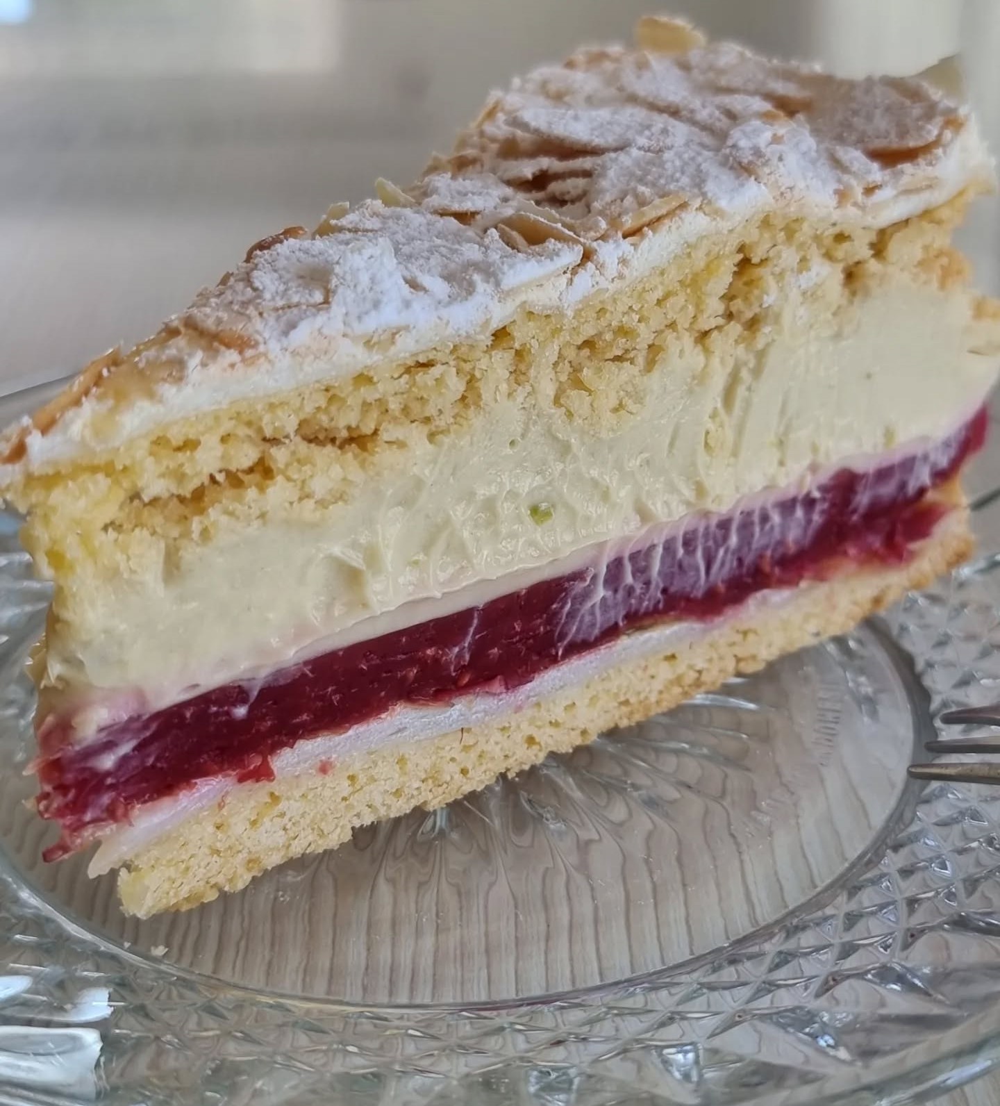 Torta od badema i malina