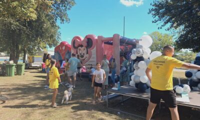 Na fotografiji su djeca koja i volonteri koji borave u prirodi.