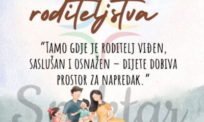 lustracija prikazuje toplu, stiliziranu scenu obitelji koja sjedi zajedno na tlu — dva odrasla i dvoje djece — u nježnim pastelnim tonovima. Likovi su prikazani u jednostavnom, ali izražajnom crtežu koji odiše bliskošću, sigurnošću i zajedništvom. Iznad njih se nalazi tekst: „Spektar roditeljstva Tamo gdje je roditelj viđen, saslušan i osnažen – dijete dobiva prostor za napredak.” Ova poruka ističe važnost emocionalne podrške roditeljima kao temelja za zdrav razvoj djeteta. U donjem dijelu ilustracije nalazi se logotip i tekst koji potvrđuju da je projekt financiran od strane Ministarstva demografije i useljenjstva Republike Hrvatske, čime se dodatno naglašava institucionalna podrška roditeljstvu i obiteljskoj dobrobiti.