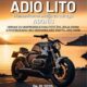 Fotografija prikazuje promotivni plakat za humanitarnu akciju pod nazivom "ADIO LITO", što znači "Zbogom ljeto". U središtu vizuala nalazi se elegantan, moderan motocikl parkiran uz obalnu cestu, dok se u pozadini prostire dramatičan zalazak sunca nad oceanom. Topli tonovi neba i refleksije na vodi stvaraju nostalgičan, ali snažan vizualni dojam — kao poziv na zajedništvo i suosjećanje. Plakat najavljuje događaj koji se održava 04.10.2025., a organiziran je za udrugu ADONIS, koja se bavi unapređenjem kvalitete života osoba s poteškoćama i bez odgovarajuće roditeljske skrbi. Tipografija je jasna i dojmljiva, a kompozicija plakata spaja snagu (motocikl), ljepotu (zalazak sunca) i humanost (poruka akcije).