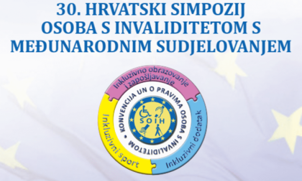 Slika je promotivna grafika za 30. HRVATSKI SIMPOZIJ OSOBA S INVALIDITETOM S MEĐUNARODNIM SUDJELOVANJEM. U pozadini se nalazi zastava Europske unije – plava površina s diskretno prikazanim žutim zvjezdicama, što simbolizira europski okvir i podršku.