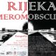 Na plakatu se prikazuje najava fotografske izložbe pod nazivom „Rijeka Camerom Obscurom“. Vizual je podijeljen na dvije polovice: lijeva strana prikazuje crno-bijelu fotografiju riječke industrijske obale s brodovima u prvom planu, dok desna strana prikazuje negativ iste fotografije, stvarajući zanimljiv kontrast i igru svjetla. Naslov izložbe istaknut je velikim crvenim i bijelim slovima pri vrhu. U središnjem dijelu nalazi se tekst koji objašnjava da su fotografije nastale na radionicama Hrvatskog fotosaveza, a autori su članovi udruge Društvo za istraživanje i potporu – DIP Rijeka. Ispod su navedena imena brojnih autora, što ukazuje na kolektivni i inkluzivni karakter projekta. Na dnu plakata istaknuta je lokacija izložbe – Galerija Pasaž, Križanićeva 1b, Rijeka, s datumom otvorenja: četvrtak, 4. prosinca 2025. u 18:00 sati. Prikazani su i logotipi organizatora i pokrovitelja, uključujući Hrvatski fotosavez, Grad Rijeku, Ministarstvo znanosti i obrazovanja te druge institucije.