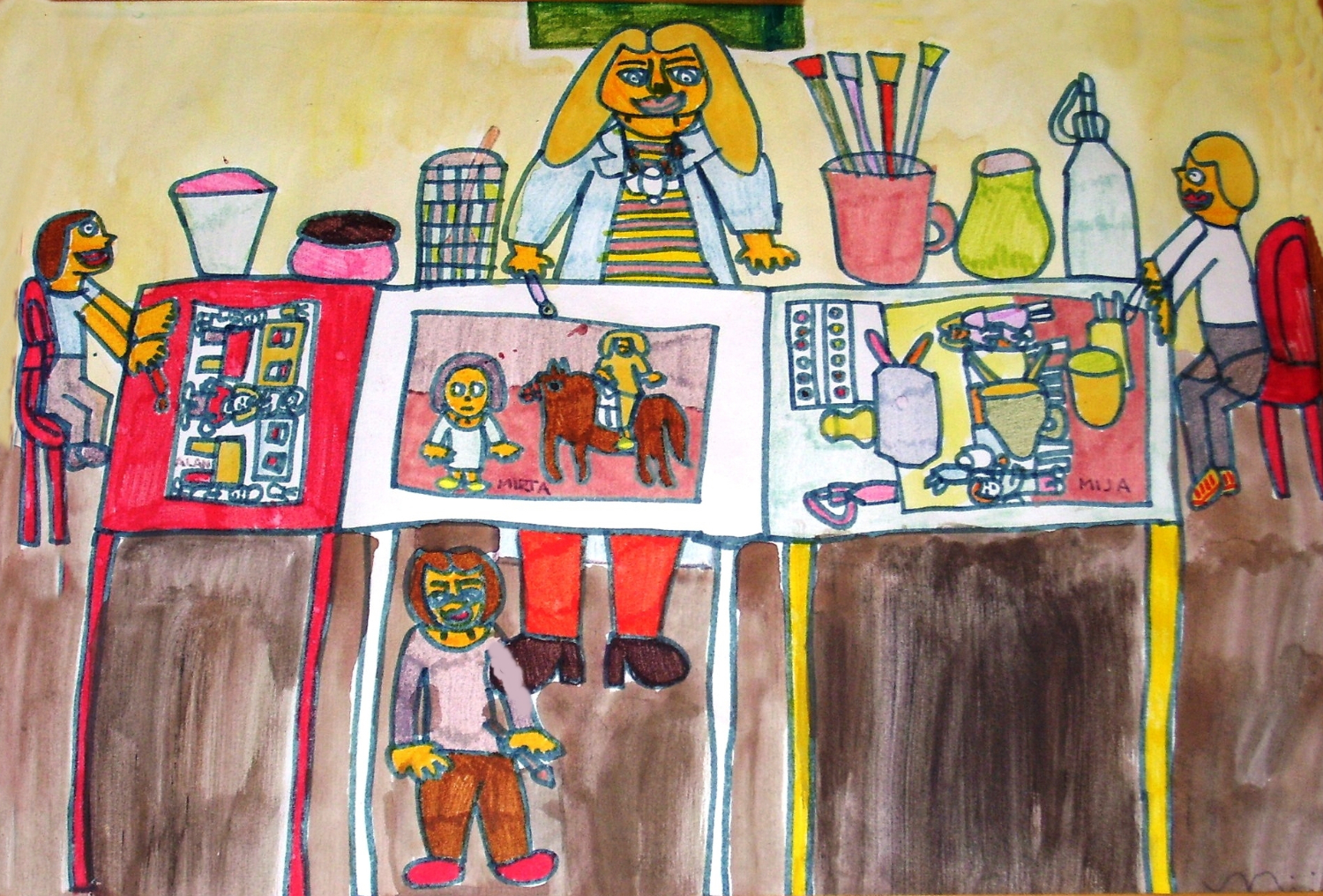 Dječji crtež prikazuje šarenu scenu u učionici s nekoliko likova za stolom punim kistova, boja i crteža.