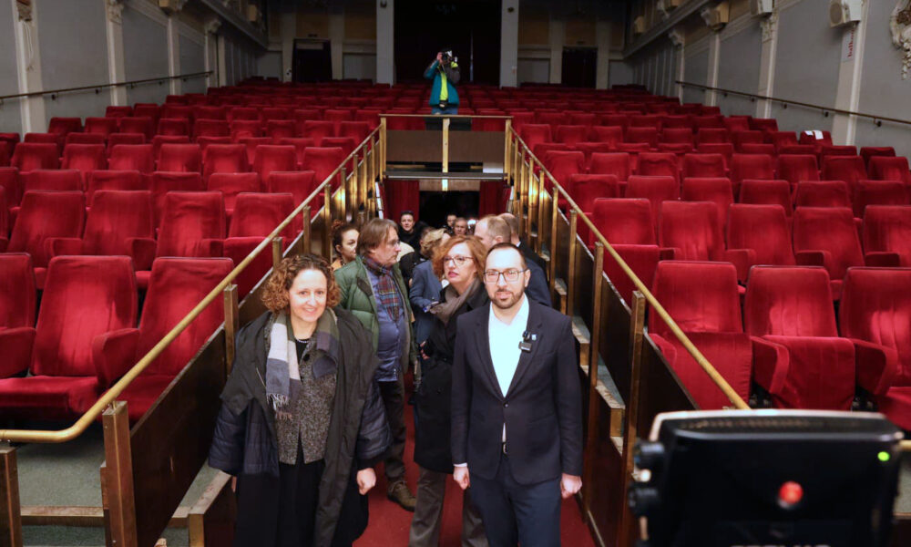 Gradonačelnik Tomašević i suradnici obilaze dvoranu Kina Europa uoči obnove.