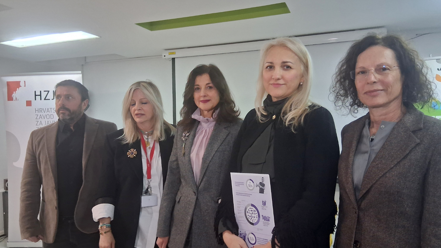 Predstavnici HZJZ-a predstavljaju rezultate o utjecaju oglašavanja hrane na djecu.