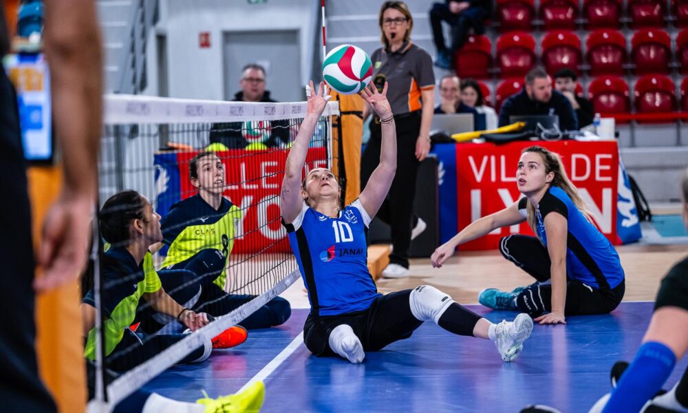 Igračice sjedeće odbojke u akciji na utakmici Golden EuroLeague Women u Lyonu.