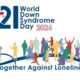 Fotografija je promotivna grafika posvećena Svjetskom danu osoba s Downovim sindromom 2026. U gornjem dijelu nalazi se veliki natpis “World Down Syndrome Day 2026”, a broj 21 stiliziran je tako da u sebi sadrži srce s prikazom zemaljske kugle. Time se simbolično naglašava globalna povezanost i važnost ovog datuma — 21. ožujka. Ispod toga istaknut je slogan “Together Against Loneliness”, koji naglašava zajedništvo i borbu protiv usamljenosti. Donji dio slike ispunjen je šarenim siluetama ljudi različite dobi i sposobnosti — djeca, odrasli, osobe u invalidskim kolicima, obitelji. Svi su prikazani u pokretu ili međusobnoj interakciji, što stvara osjećaj zajedništva, inkluzije i podrške.
