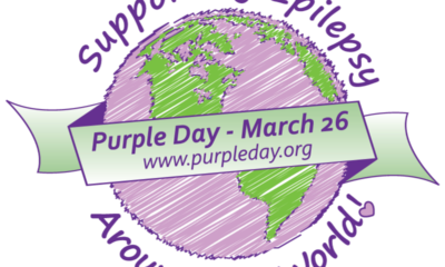 Na slici se nalazi ilustrirani logo posvećen Ljubičastom danu (Purple Day), globalnoj inicijativi za podizanje svijesti o epilepsiji. U središtu je stilizirana kugla Zemlje obojena u ljubičaste i zelene tonove, što simbolizira svjetsko zajedništvo i podršku oboljelima. Preko Zemlje proteže se svijetlozelena traka s natpisom „Purple Day – March 26” i web adresom „www.purpleday.org” . Oko kugle, kružno ispisan tekst glasi „Supporting Epilepsy Around The World”, što znači „Podrška epilepsiji diljem svijeta”. Na dnu desno nalazi se mali ljubičasti srcoliki simbol koji dodatno naglašava poruku suosjećanja i podrške. Cijeli dizajn dominiraju ljubičasta i zelena boja, pri čemu ljubičasta predstavlja svijest o epilepsiji, a vizual ostavlja dojam globalne povezanosti i solidarnosti.