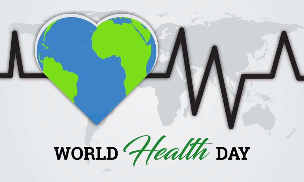 Na slici je grafički dizajn povezan sa Svjetskim danom zdravlja. U središtu se nalazi oblik srca koji je stiliziran kao Zemlja – plavi oceani i zeleni kontinenti jasno prikazuju globalnu dimenziju zdravlja. Iza srca proteže se crna linija koja podsjeća na EKG (elektrokardiogram), simbolizirajući otkucaje srca i život. U pozadini se nazire svijetla karta svijeta u sivim tonovima, što dodatno naglašava globalni kontekst. Ispod ilustracije stoji tekst „WORLD HEALTH DAY“, pri čemu je riječ „Health“ istaknuta zelenom bojom i rukopisnim stilom, dok su ostale riječi crne i jednostavne. Ukupni dojam slike povezuje zdravlje srca s brigom za zdravlje ljudi diljem svijeta.