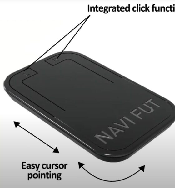 Fotografija prikazuje tehnološki uređaj poput miša za nogu.