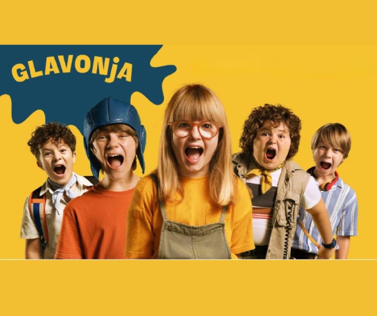 Petoro djece s iznenađenim izrazima lica na promotivnom vizualu za film „Glavonja”.