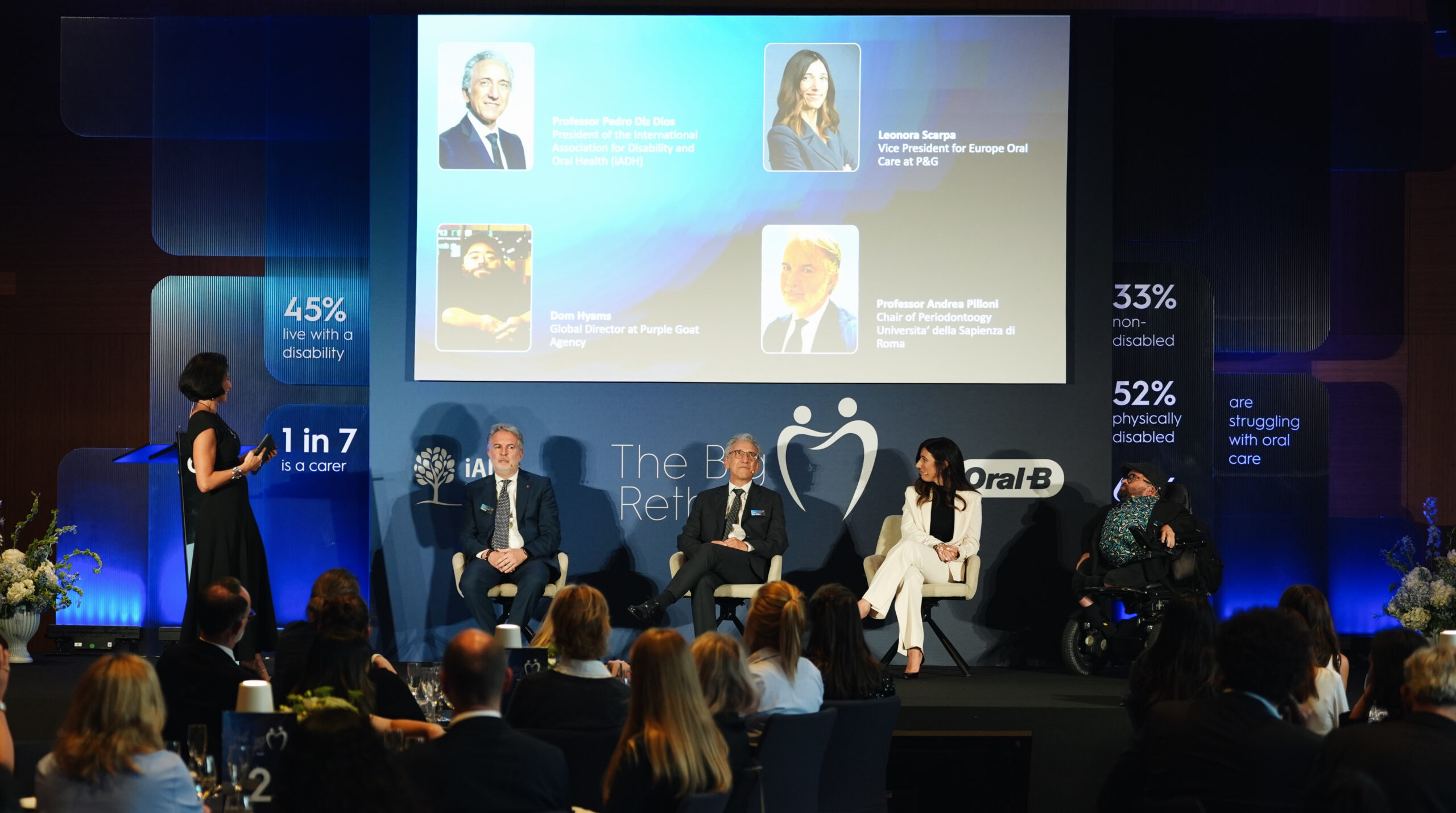 Panel-rasprava o oralnom zdravlju i invaliditetu pred publikom na konferenciji.