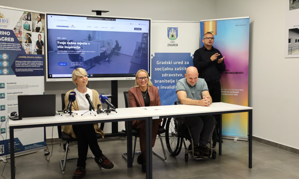 Predstavnici URIHO-a, Grada Zagreba i partnera sudjeluju na predstavljanju novog coworking prostora namijenjenog profesionalnom razvoju i zapošljavanju osoba s invaliditetom, dok prevoditelj znakovnog jezika osigurava pristupačnost događaja.