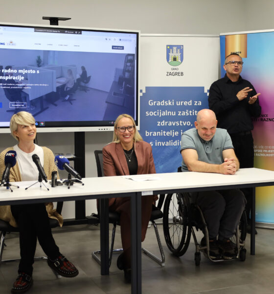 Predstavnici URIHO-a, Grada Zagreba i partnera sudjeluju na predstavljanju novog coworking prostora namijenjenog profesionalnom razvoju i zapošljavanju osoba s invaliditetom, dok prevoditelj znakovnog jezika osigurava pristupačnost događaja.