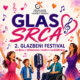 Na fotografiji je plakat za 2. glazbeni festival „Glas srca“, koji organizira Udruga osoba s invaliditetom „Prijatelj“ Metković. U središtu plakata istaknut je veliki natpis „GLAS SRCA“, a ispod njega piše da je riječ o 2. glazbenom festivalu za djecu s teškoćama i osobe s invaliditetom. Na vrhu se nalazi logo i naziv udruge. Plakat je vedar i šaren, ukrašen notama, srcima i mrljama akvarela u ružičastim, ljubičastim, narančastim i plavim tonovima. U donjem dijelu prikazano je nekoliko osoba koje pjevaju, među kojima su djeca, odrasla osoba u invalidskim kolicima i pjevačica. U središtu se nalazi veliki retrofon, odnosno stari mikrofon. Cijeli vizual naglašava glazbu, zajedništvo, različitost, uključivanje i slobodu izražavanja, a svojim veselim bojama i motivima ostavlja dojam toplog i pozitivnog glazbenog događaja.