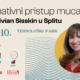 Plakat najavljuje događaj „Afirmativni pristup mucanju – prof. Vivian Sisskin u Splitu”, koji će se održati 15., 16. i 17. listopada u Tehnološkom parku Split. U središtu plakata nalazi se fotografija prof. Vivian Sisskin, američke logopedinje i stručnjakinje za mucanje. Dizajn je jednostavan i moderan, s bež podlogom, tirkiznim i plavim detaljima te žutim krugom iza fotografije. Valovite linije u donjem dijelu plakata simbolično podsjećaju na govor i glas. Datumi događanja istaknuti su velikim, lako čitljivim slovima na lijevoj strani, dok se pri dnu nalaze logotipi organizatora, partnera, sponzora i medijskog pokrovitelja. Plakat vizualno ističe važnost stručnog pristupa mucanju i najavljuje događaj namijenjen stručnjacima, osobama koje mucaju i njihovim obiteljima.