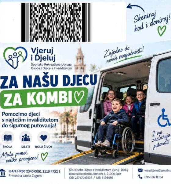 Na slici je promotivni plakat donatorske akcije „Za našu djecu – za kombi“, koju provodi Športsko rekreativna udruga osoba i djece s invaliditetom Vjeruj i Djeluj. U središnjem dijelu nalazi se fotografija kombija prilagođenog za prijevoz osoba u invalidskim kolicima, a u njemu su prikazana djeca. Velikim slovima istaknuta je poruka „ZA NAŠU DJECU ZA KOMBI“, uz poziv „Pomozimo djeci s najtežim invaliditetom do sigurnog putovanja!“ Na plakatu su istaknute i poruke „Zajedno do novih mogućnosti!“, „Mala pomoć, velike promjene!“ te „I oni zaslužuju putovati!“. Prikazane su i tri važne svrhe nabave kombija – škola, izleti i bolji život. U gornjem dijelu nalazi se QR kod uz poziv „Skeniraj kod i doniraj!“, dok su pri dnu navedeni podaci za uplatu donacija, uključujući IBAN udruge, naziv udruge, adresu, OIB, e-mail i telefonski broj. Vizualno, plakat koristi plavu i zelenu boju, a fotografija djece i prilagođenog kombija naglašava humanitarnu svrhu akcije i potrebu za sigurnim prijevozom djece s invaliditetom.